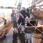 Anläßlich Anjas Geburtstag wird das Schiff hergerichtet